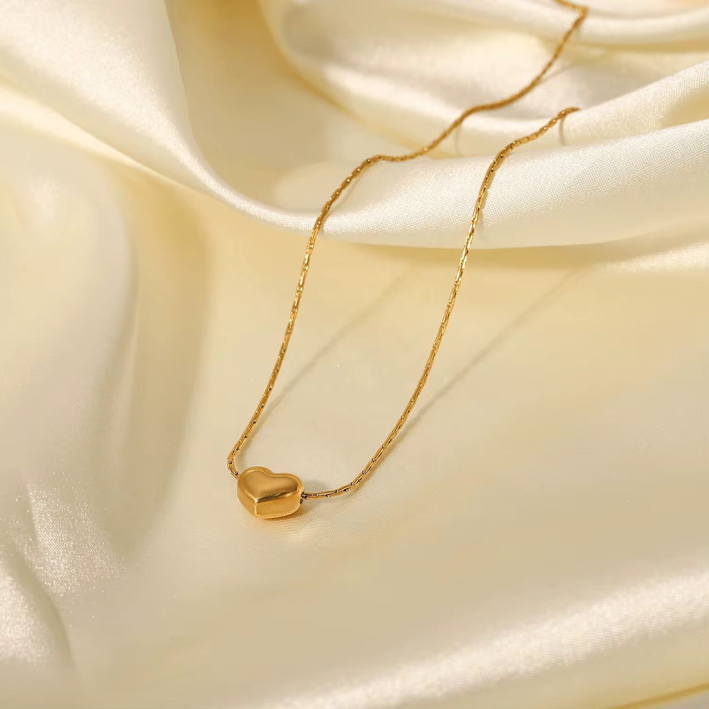 Amor Necklace