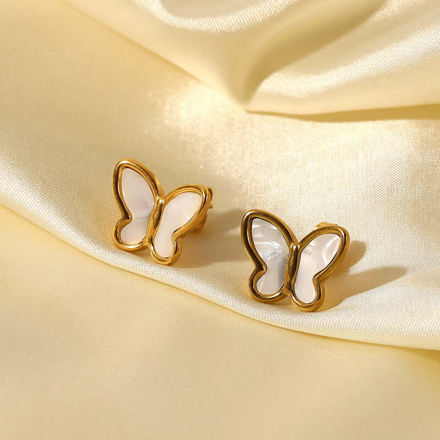 Ari Earrings