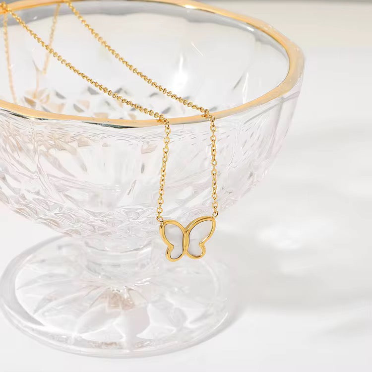 Ari Necklace