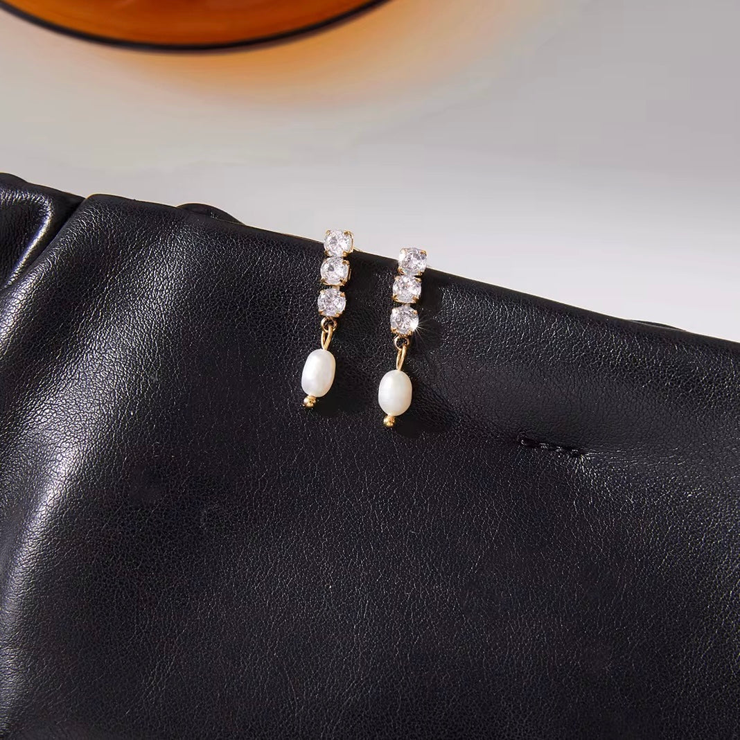 Aria Pearl Drop Earring