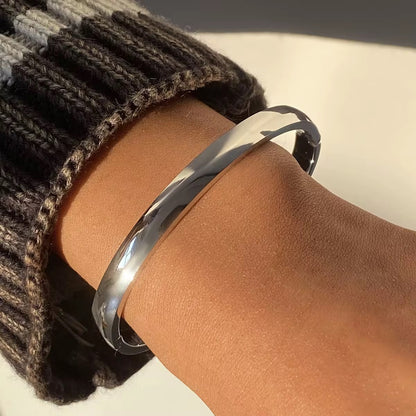 Classic Bangle - Silver