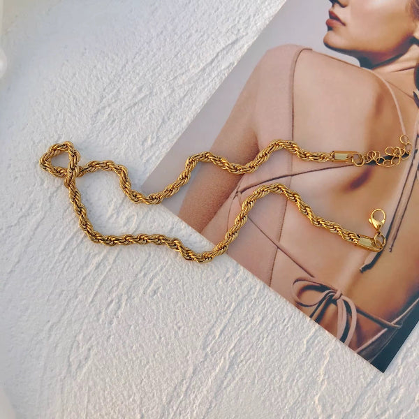 Lily Necklace