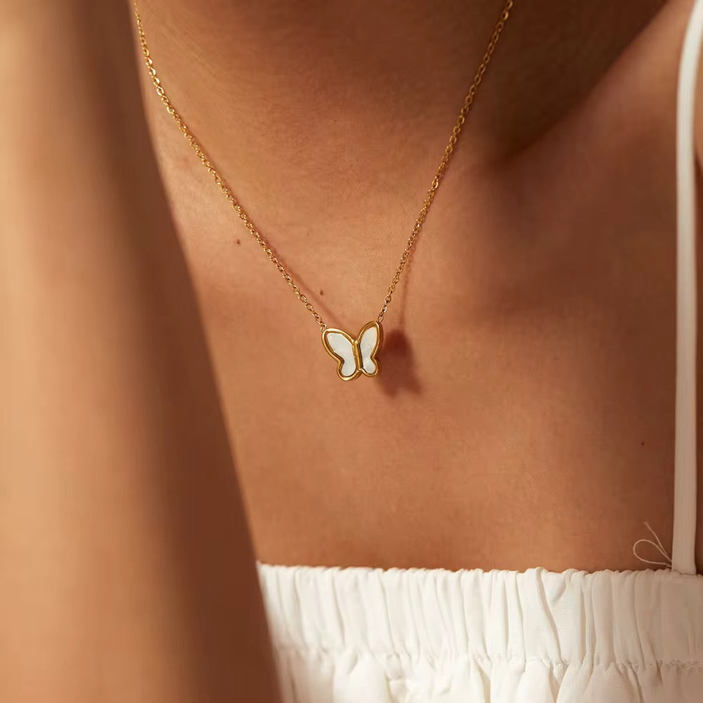Ari Necklace