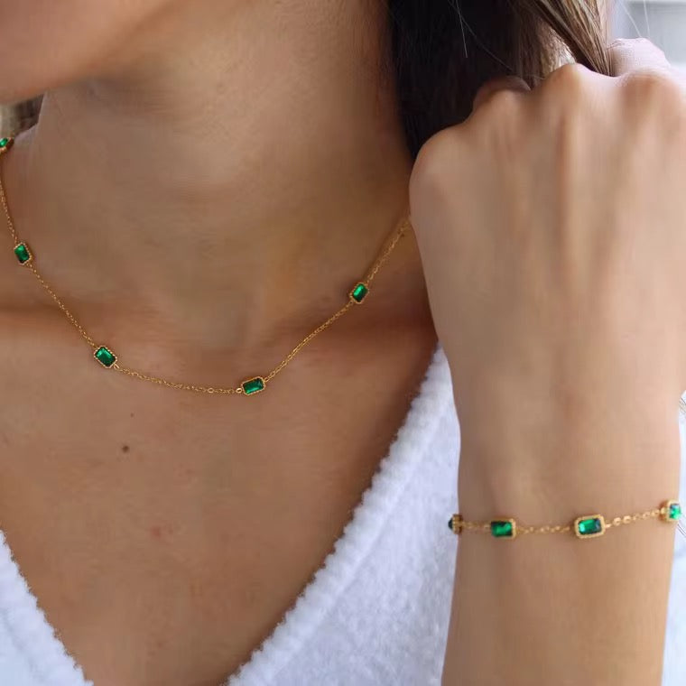 Mila Necklace
