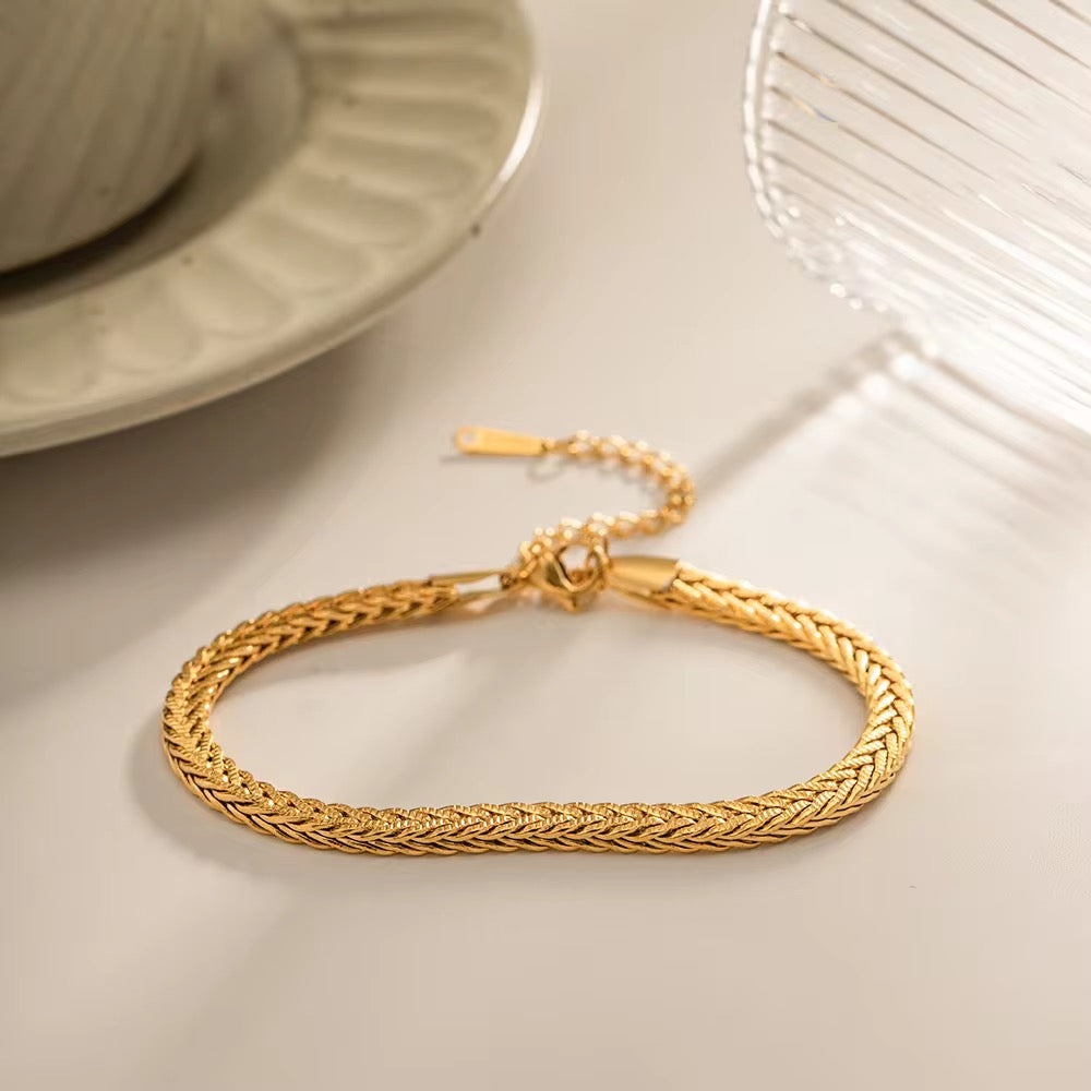 Lumi Thread Bracelet